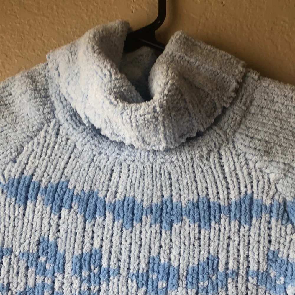 Girls Sweater Y2K Energie Light Blue Turtleneck Long Sleeve Sweater Girls Medium